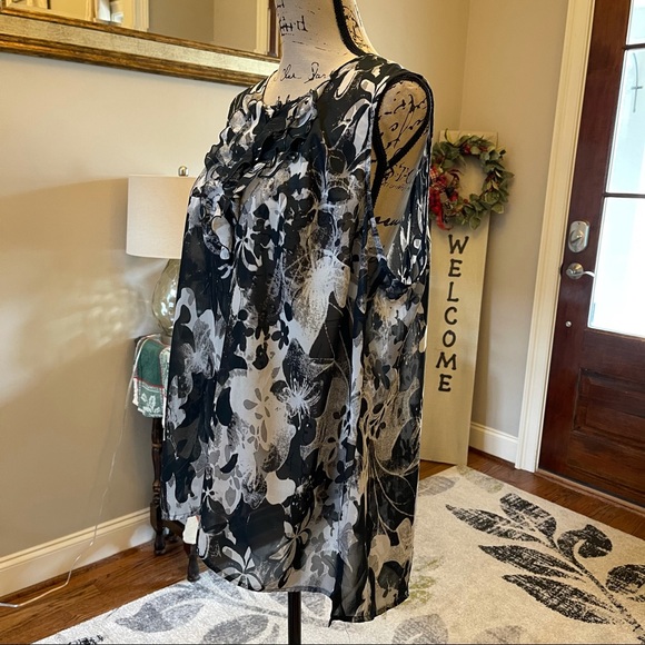 Sleeveless Ruffle Top - Picture 5 of 5